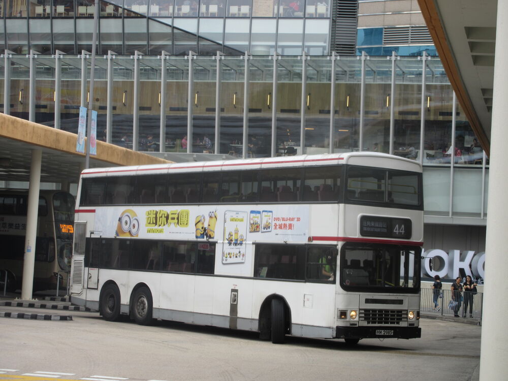 A 12m Dennis Dragon bus on Route 44 (Mong Kok-bound).

Image credit: Chunhungsun on hkbus.wikia.com (ugh)